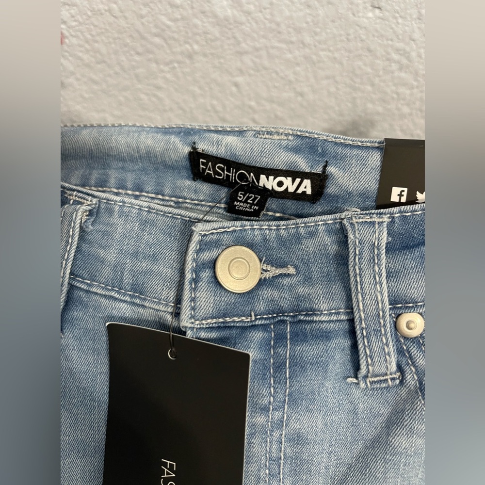 Fashion Nova Distressed Ankle Jeans - Picture 13 of 13